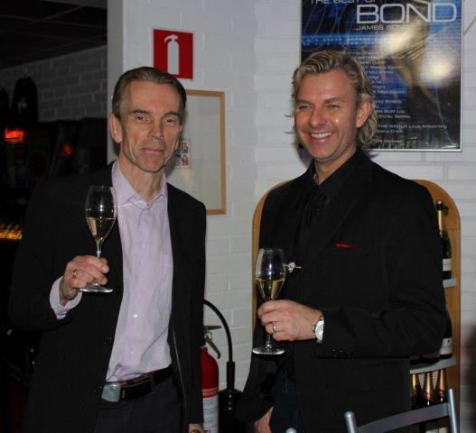 Joe Labero besökte Bond... James Bond  Drack champagne Bollinger och spelade roulette i James Bond Museet i Nybro Sweden