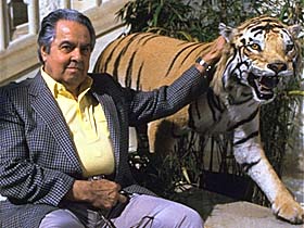 Albert Broccoli with tiger in India 1983