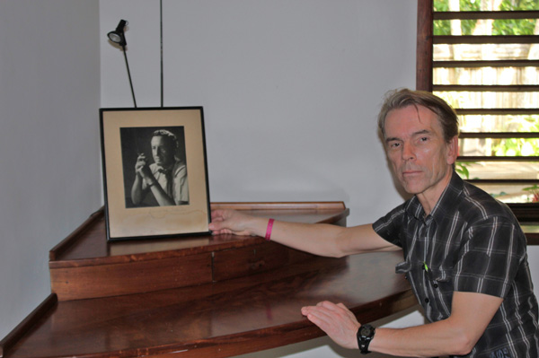 Gunnar Schäfer James Bond and Ian Flemings picture from Flemings villa master bedroom