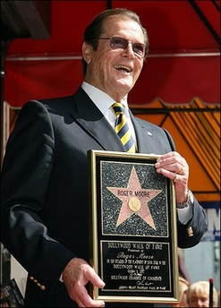 Roger Moore fick stjärna på Walk of Fame