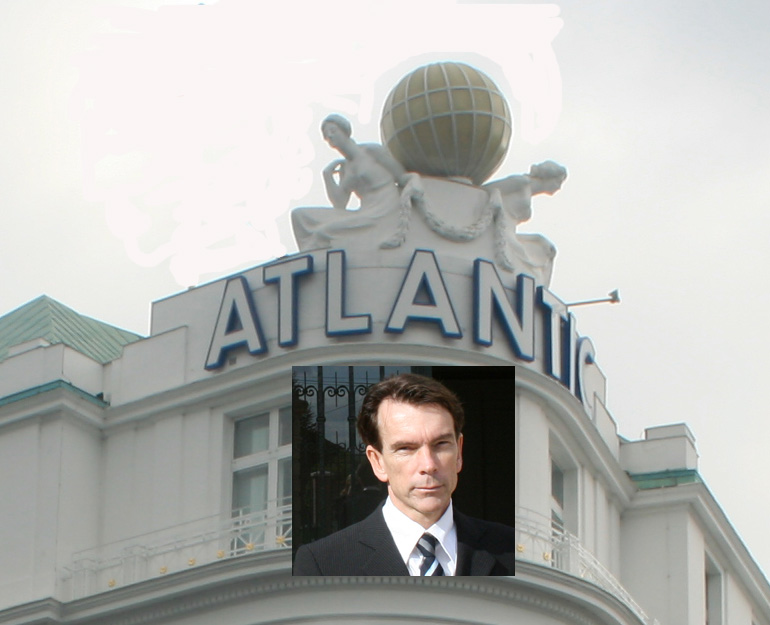 In the front of Hotel Atlantic Kempinski  Hamburg  James Bond,  behind scenes from ‘Tomorrow Never Dies’ were filmed  