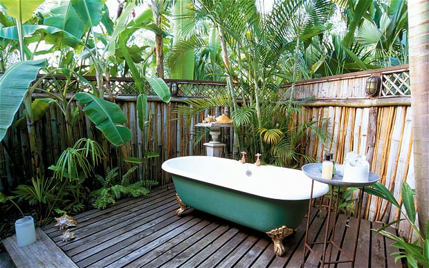 Ian Flemings bathtub  Goldeneye villa